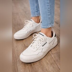 Reebok Unisex-Adult Bb 4000 Sneaker